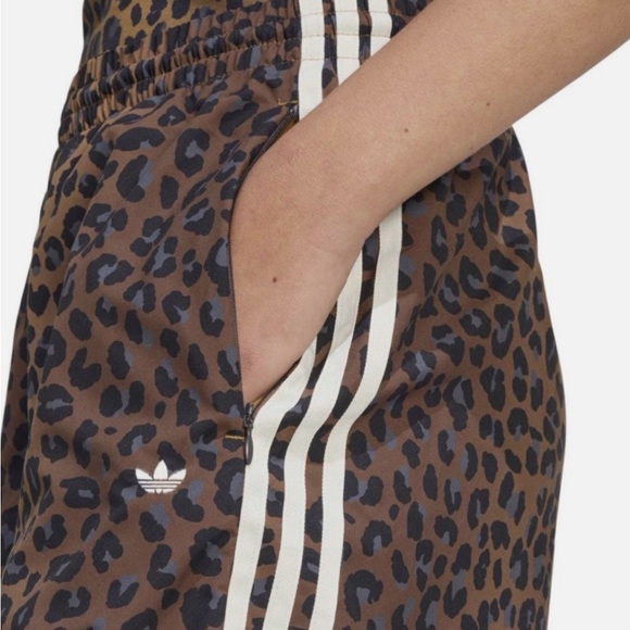 ✨Host pick✨adidas Leopard Firebird Oversize TRACK TrackSuit Bottoms - Picture 5 of 8